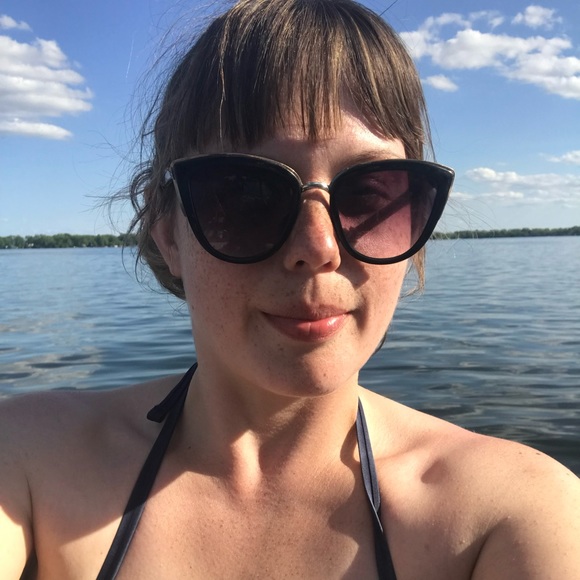 Meet your Posher, Sara - Picture 2 of 3